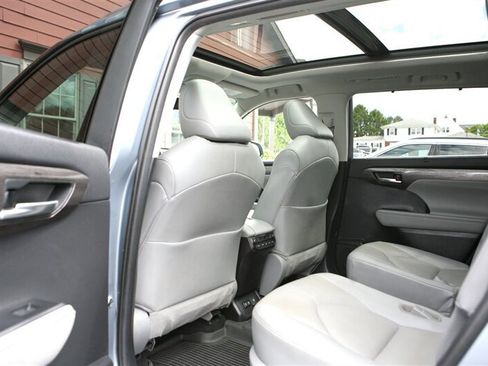 Used 2021 Toyota Highlander Platinum AWD/4WD image 14