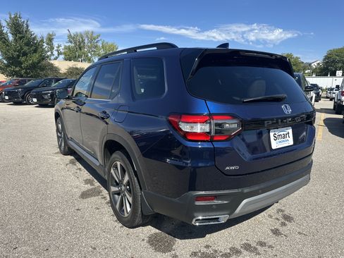 Used 2024 Honda Pilot Touring image 5