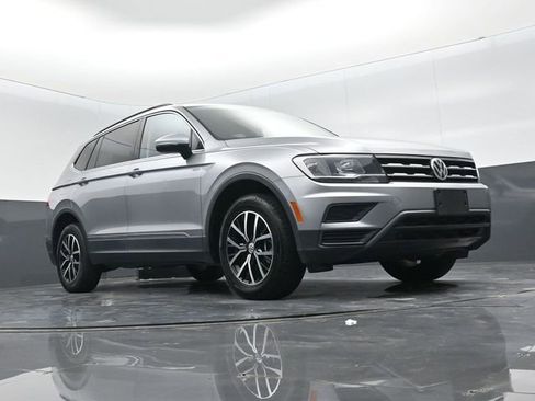 Used 2021 Volkswagen Tiguan SE image 17