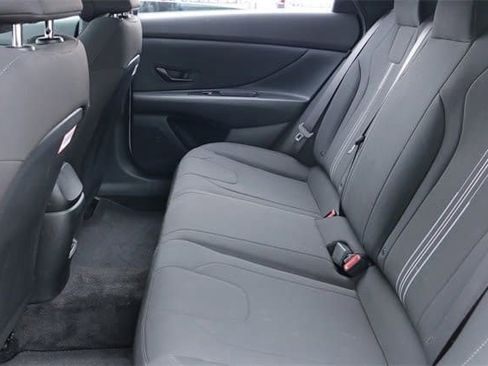 Certified 2025 Hyundai Elantra SEL image 23