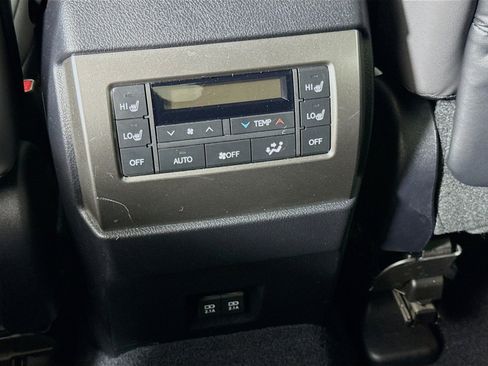 Used 2023 Lexus GX 460 Premium w/ Accessory Package AWD/4WD image 26