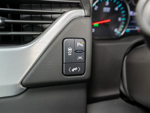 Used 2018 GMC Yukon SLT image 29