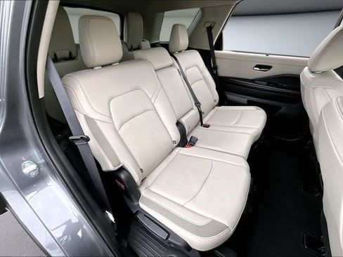 Used 2024 Nissan Pathfinder SL image 25