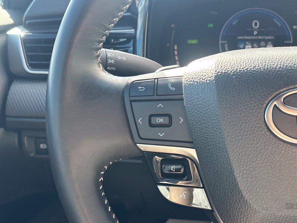 Used 2025 Toyota Camry SE w/ Convenience Package FWD image 21