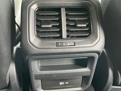 Used 2022 Volkswagen Taos SEL image 27