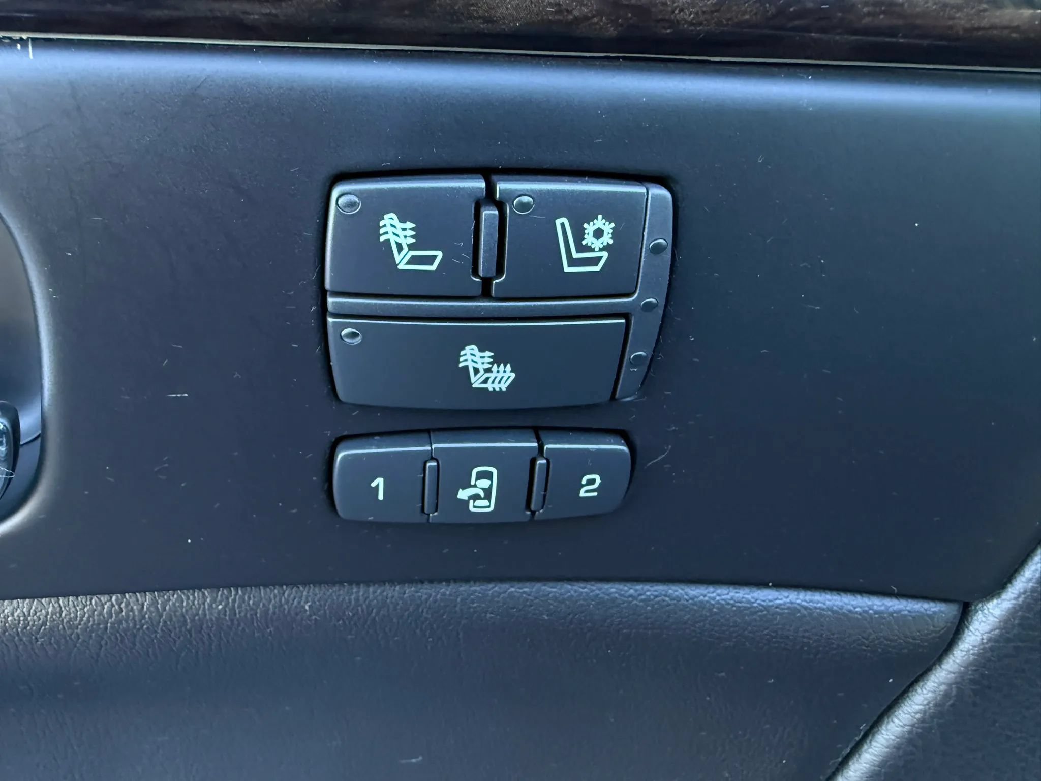 Used 2011 Cadillac DTS FWD image 18
