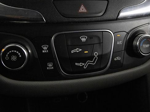 Used 2020 Chevrolet Equinox LS image 23