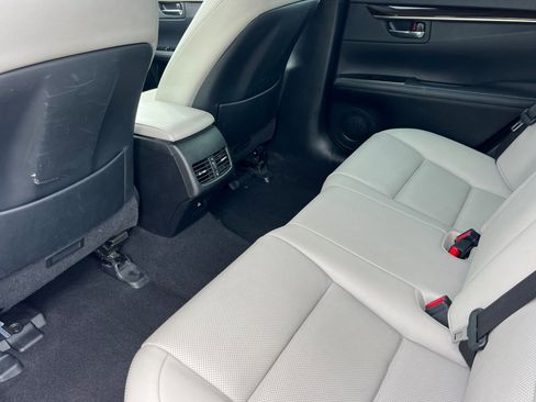 Used 2018 Lexus ES 350 w/ Navigation System Package FWD image 4