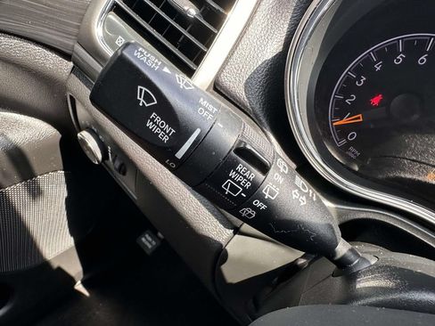 Used 2021 Jeep Grand Cherokee Laredo AWD/4WD image 18