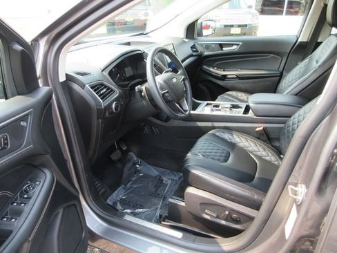 Certified 2023 Ford Edge Titanium AWD/4WD image 3