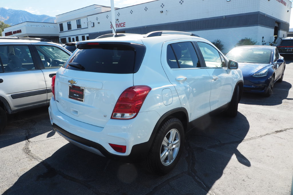 Used 2019 Chevrolet Trax LT w/ LT Convenience Package FWD image 3