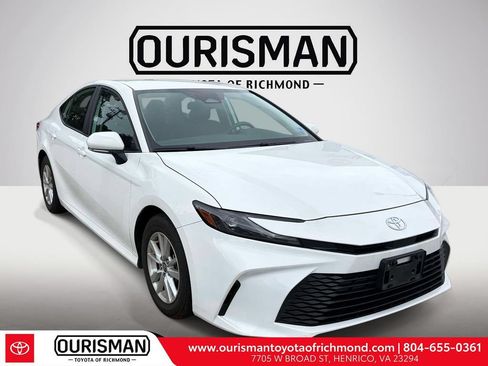 Used 2025 Toyota Camry LE FWD image 1