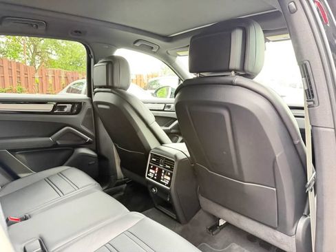 Used 2023 Porsche Cayenne Platinum Edition AWD/4WD image 28