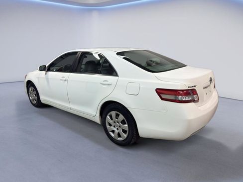 Used 2011 Toyota Camry LE image 5