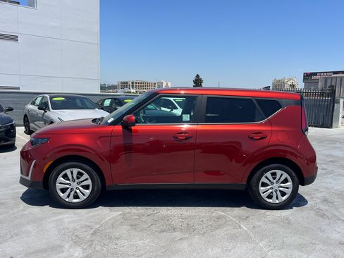 Certified 2025 Kia Soul LX FWD image 3