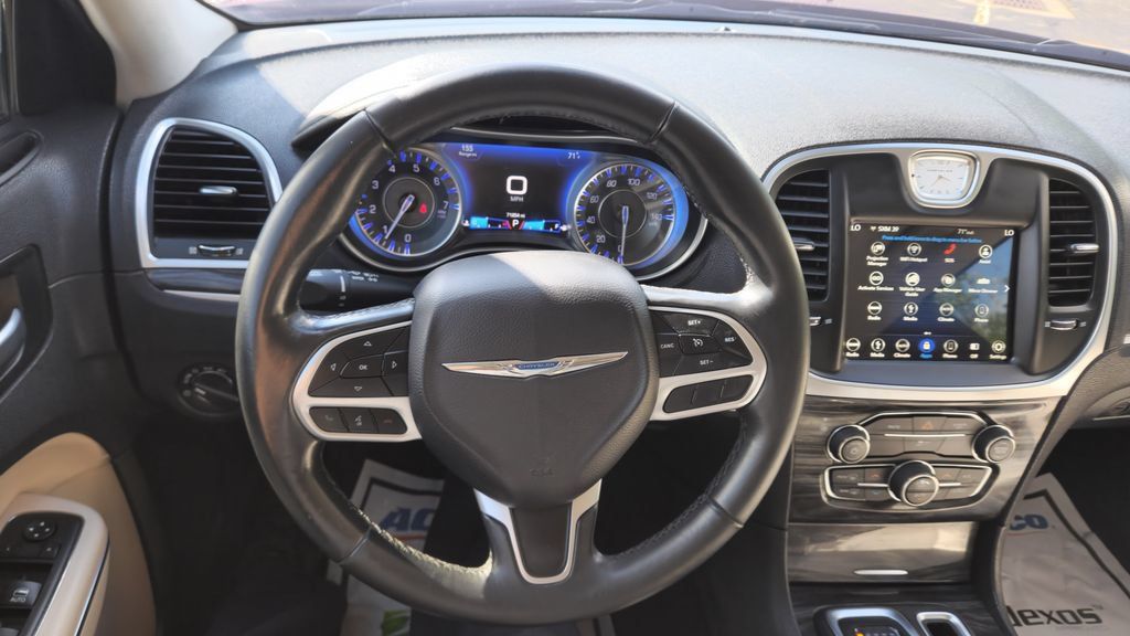 Used 2018 Chrysler 300 Touring RWD image 20