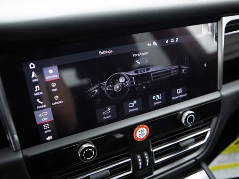 Certified 2026 Porsche Macan AWD/4WD image 15