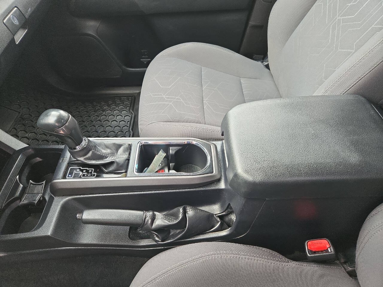 Used 2017 Toyota Tacoma SR5 AWD/4WD image 19