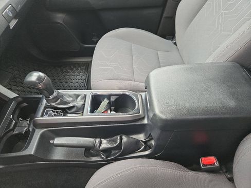 Used 2017 Toyota Tacoma SR5 AWD/4WD image 19