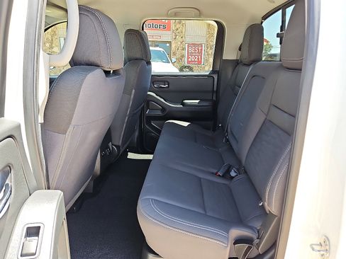 Used 2024 Nissan Frontier SV w/ SV Convenience Package image 8