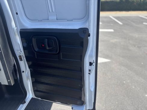 Used 2016 Chevrolet Express 2500 RWD image 22