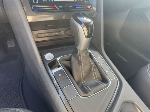 Used 2024 Volkswagen Tiguan SE image 19