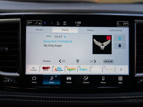 Used 2024 Chrysler Pacifica Touring-L w/ S Appearance Package image 14