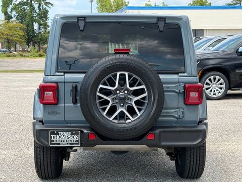 Used 2024 Jeep Wrangler Unlimited Sahara AWD/4WD image 3