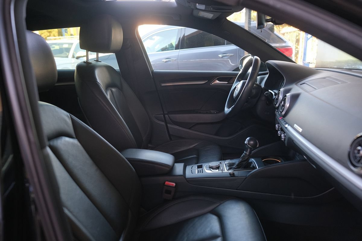 Used 2018 Audi A3 e-tron Premium FWD image 30