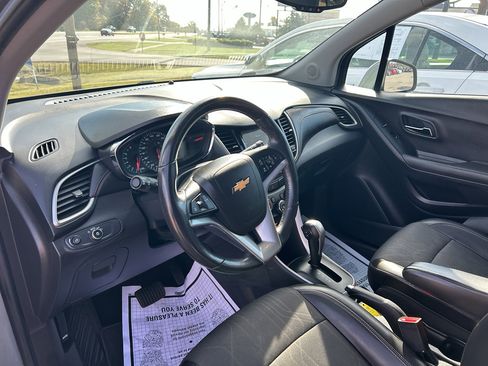 Used 2019 Chevrolet Trax LT w/ LT Convenience Package image 8