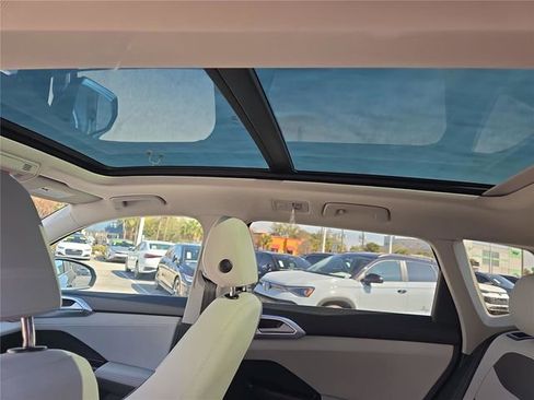 New 2026 Volkswagen Taos SE image 27