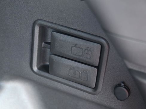 Used 2021 Chevrolet Equinox LT w/ LPO, Floor Liner Package image 21