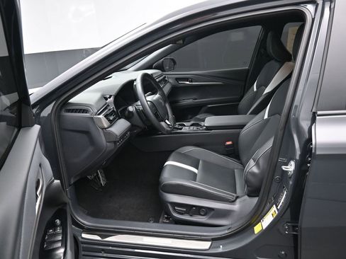 Certified 2025 Toyota Camry SE w/ Convenience Package image 9