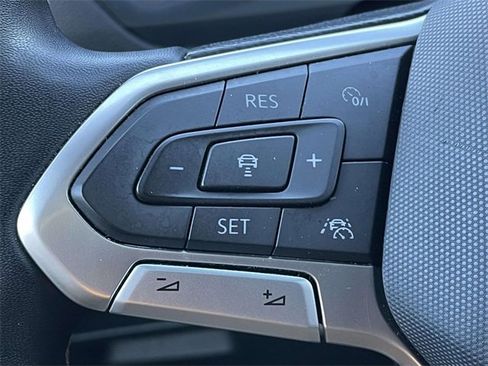 Used 2022 Volkswagen Tiguan SE image 31