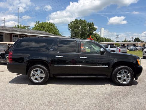 Used 2010 Chevrolet Suburban LTZ AWD/4WD image 2
