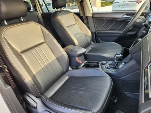 Certified 2022 Volkswagen Tiguan SE image 14