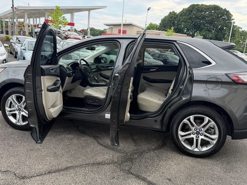 Used 2018 Ford Edge Titanium AWD/4WD image 11