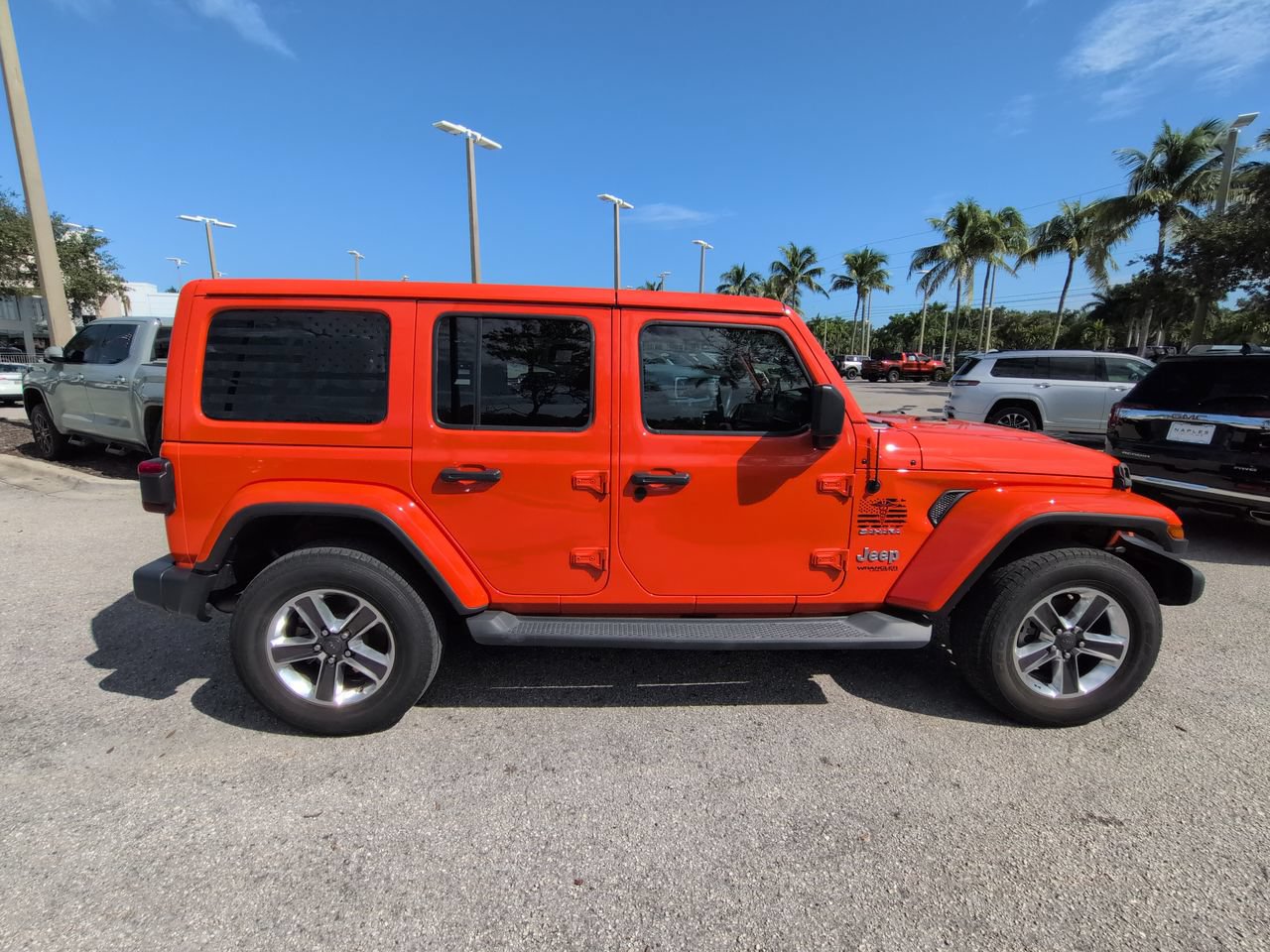 Used 2019 Jeep Wrangler Unlimited Sahara w/ LED Lighting Group AWD/4WD image 4