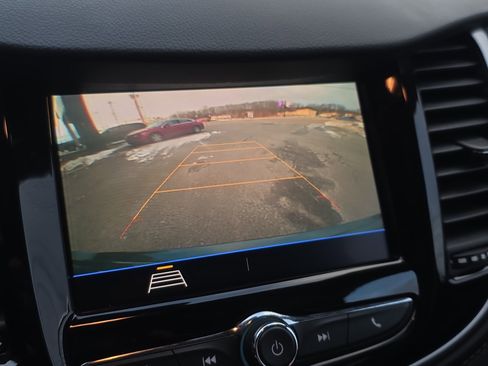 Used 2022 Chevrolet Trax LT w/ LT Convenience Package image 28