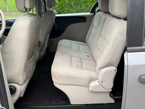 Used 2015 Dodge Grand Caravan American Value Package FWD image 12