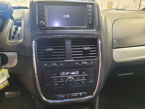 Used 2018 Dodge Grand Caravan GT image 25