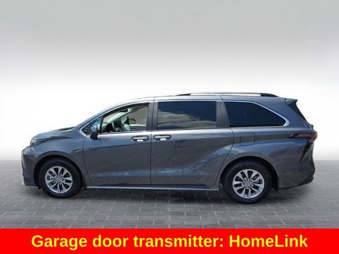 Used 2025 Toyota Sienna XLE FWD image 5
