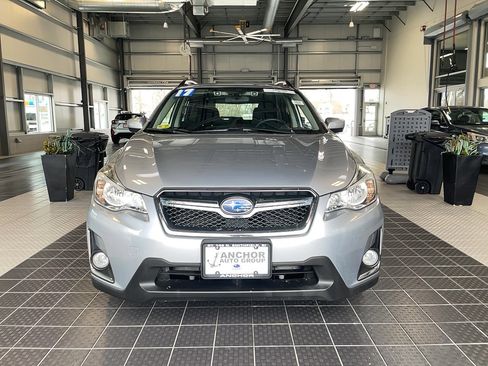 Used 2017 Subaru Crosstrek 2.0i Premium image 3