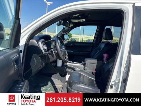 Used 2021 Toyota Tacoma Limited AWD/4WD image 17