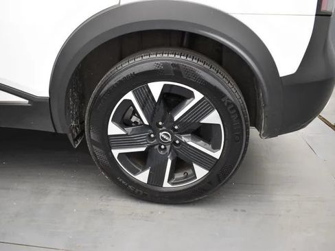 Used 2025 Nissan Kicks SV AWD/4WD image 35