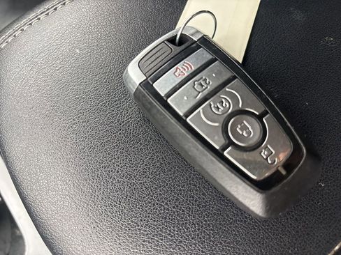 Used 2021 Ford Edge Titanium AWD/4WD image 30