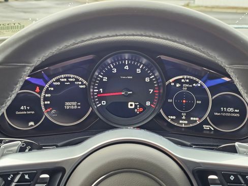 Used 2018 Porsche Panamera 4 image 49