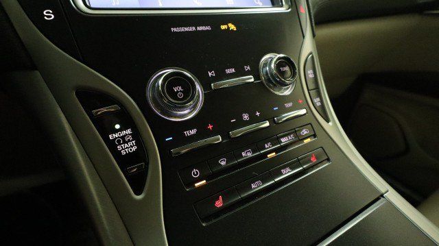 Used 2020 Lincoln Nautilus FWD image 16