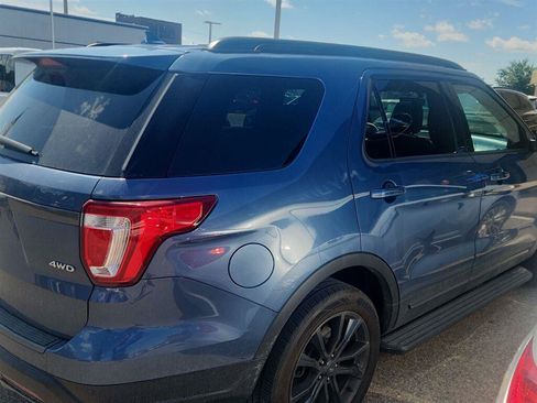 Used 2018 Ford Explorer XLT w/ Equipment Group 202A AWD/4WD image 4