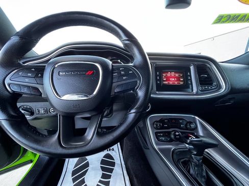 Used 2017 Dodge Challenger SXT image 8